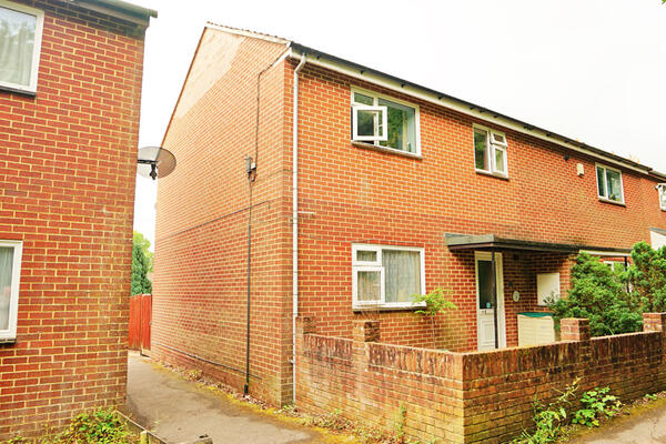 Cameron Close, Tiverton. Devon. EX16 5DB.