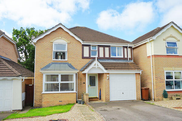 Lancaster Close, Cullompton. Devon. EX15 1XB.
