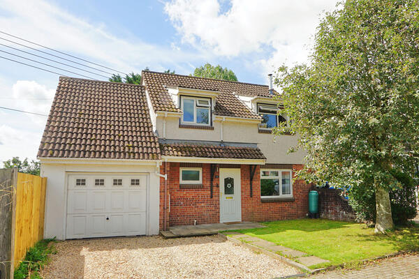 Britton Close, Halberton. Devon. EX16 7SH.