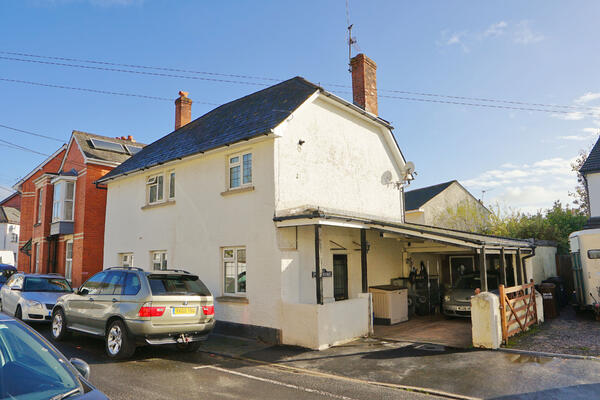 Pound Square, Cullompton. Devon. EX15 1DN.