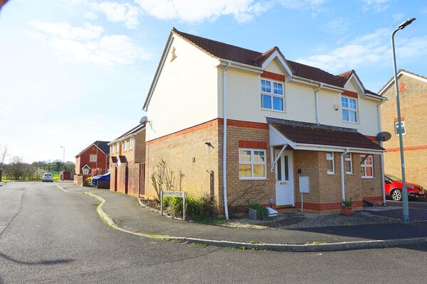 Lapwing Close, Cullompton. Devon. EX15 1UX.